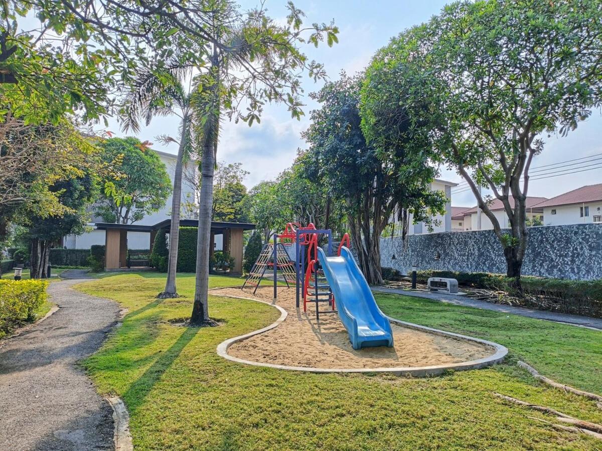 A Cozy 3-Story Townhome Near Bts & Lovely Estuary Ban Khlong Ta Khet Exterior foto