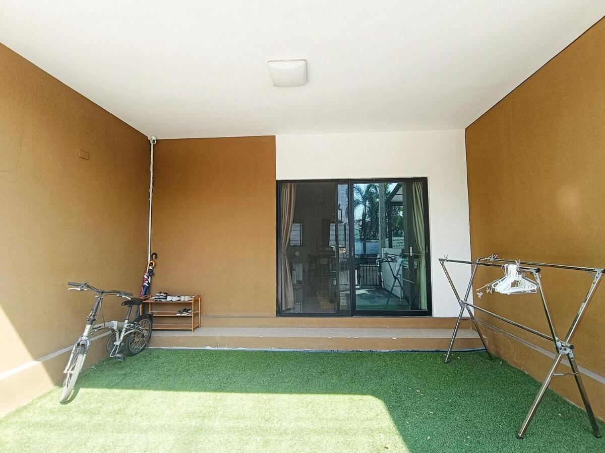 A Cozy 3-Story Townhome Near Bts & Lovely Estuary Ban Khlong Ta Khet Exterior foto